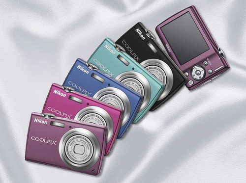 Nikon Coolpix S220 byl nejprodávanější fotoaparátem roku 2009
