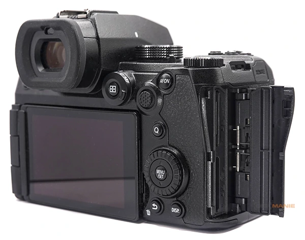 Panasonic Lumix G9 II: foťák pro fotografy, který potěší i kameramany