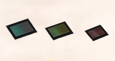 Tři snímací čipy Sony pro fotomobily