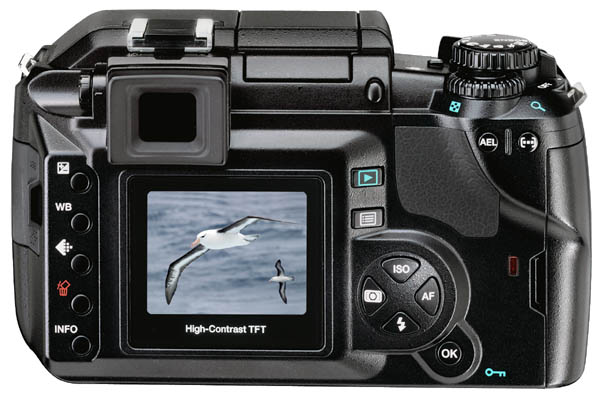 Olympus E-300 – zrcadlovka v těle kompaktu