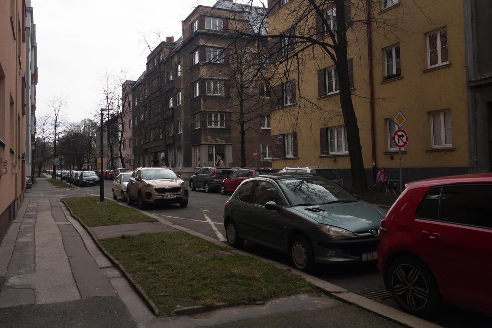 iPhone vs. staré APS-C: co má vyšší dynamický rozsah?