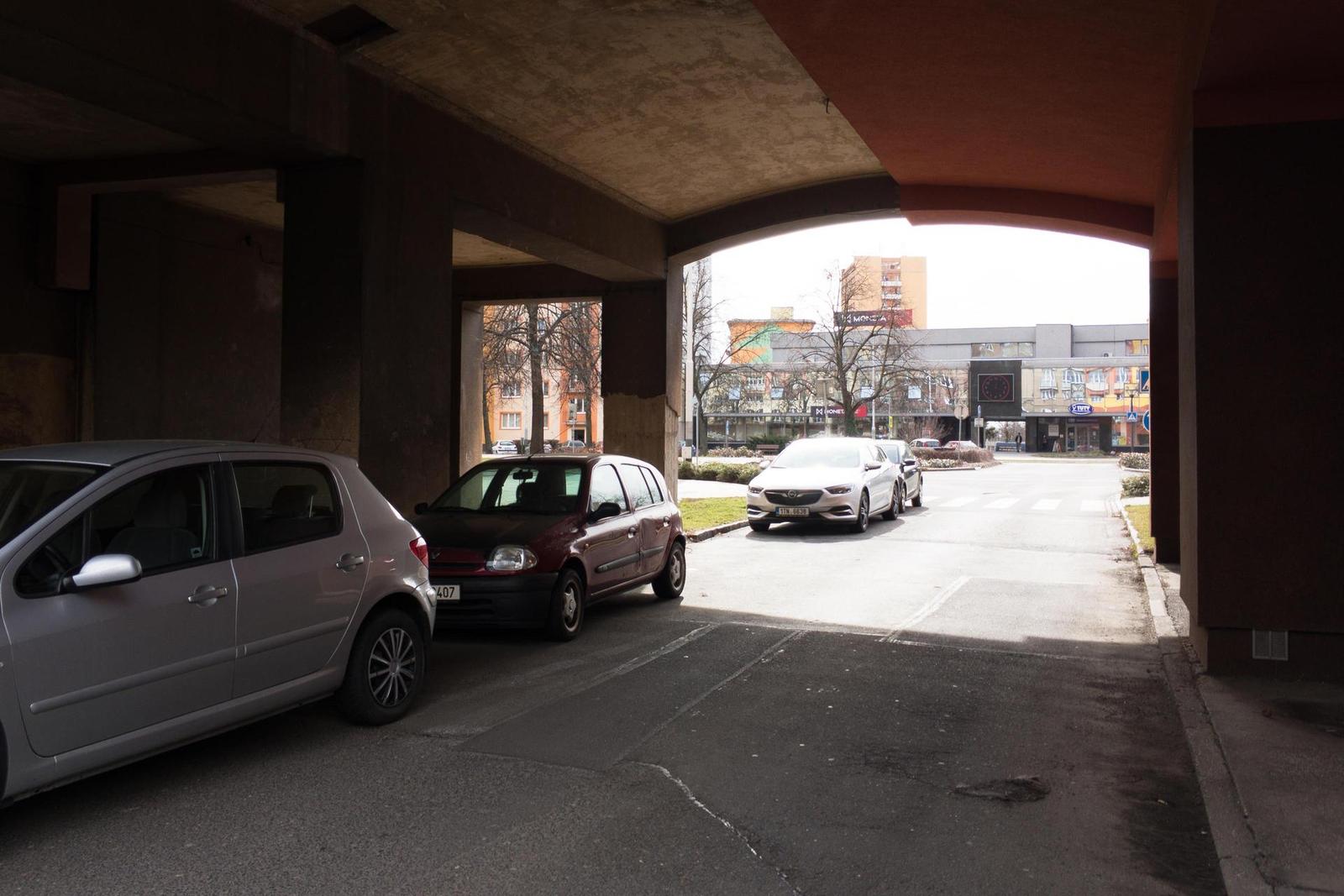 iPhone vs. staré APS-C: co má vyšší dynamický rozsah?