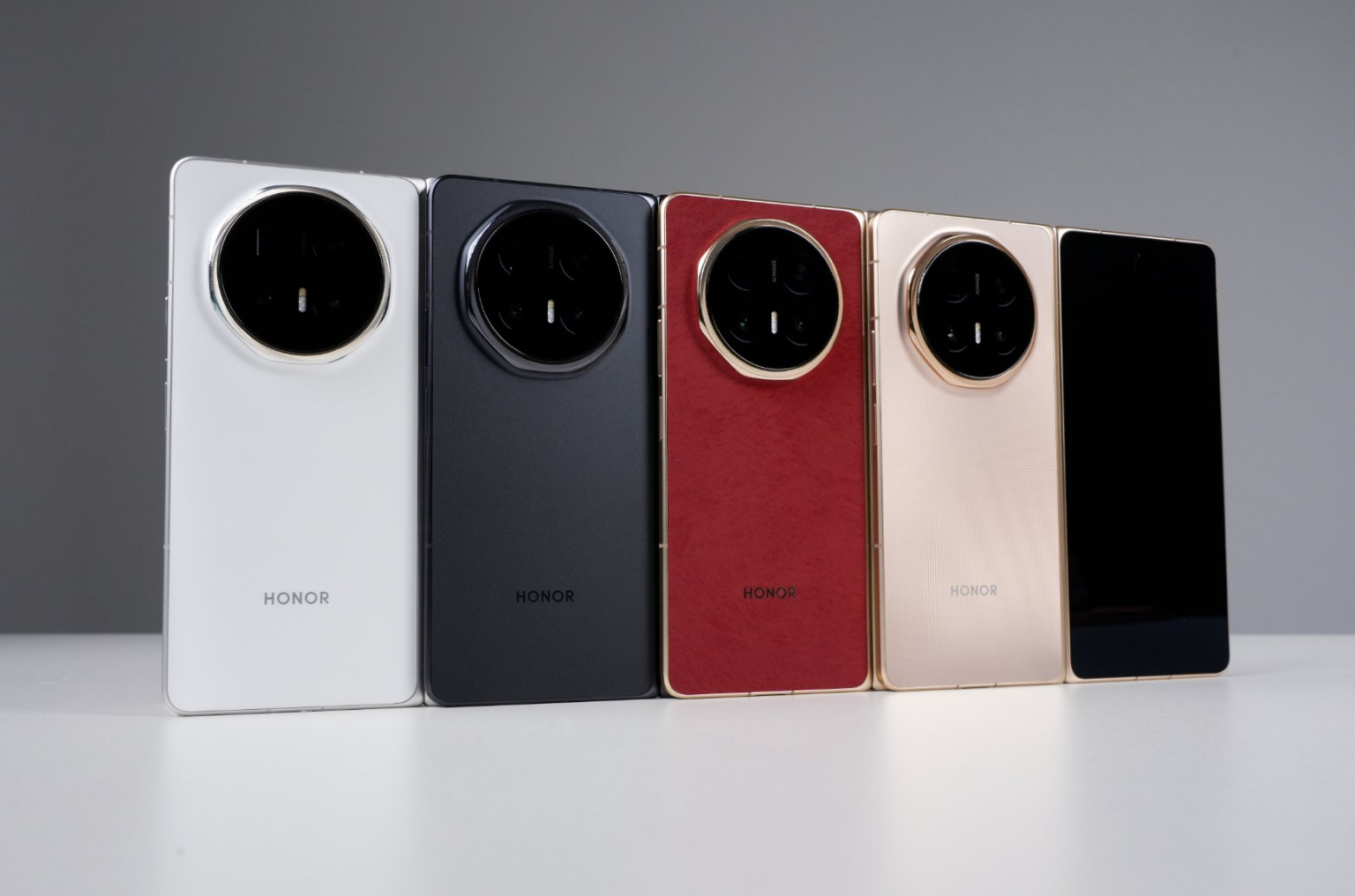 Honor Magic V6 - Nejtenčí skládačka ohromí výbavou i obří baterií