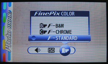 FinePix F710: krasavec s širokoúhlým snímáním