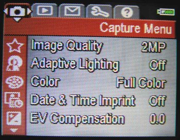 M22: odolný drobeček s fixním ohniskem