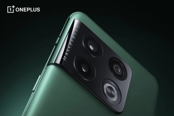 OnePlus 10 Pro přichází s 12bitovými RAWy i 150° širokoúhlou kamerkou