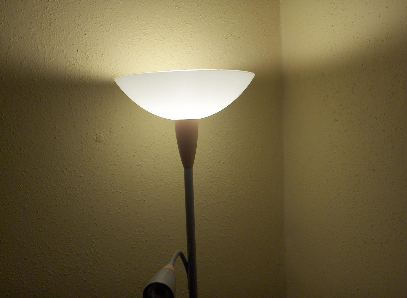 M22: odolný drobeček s fixním ohniskem