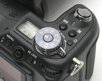 Sony Cybershot DSC-F828: 8 megapixelů poprvé