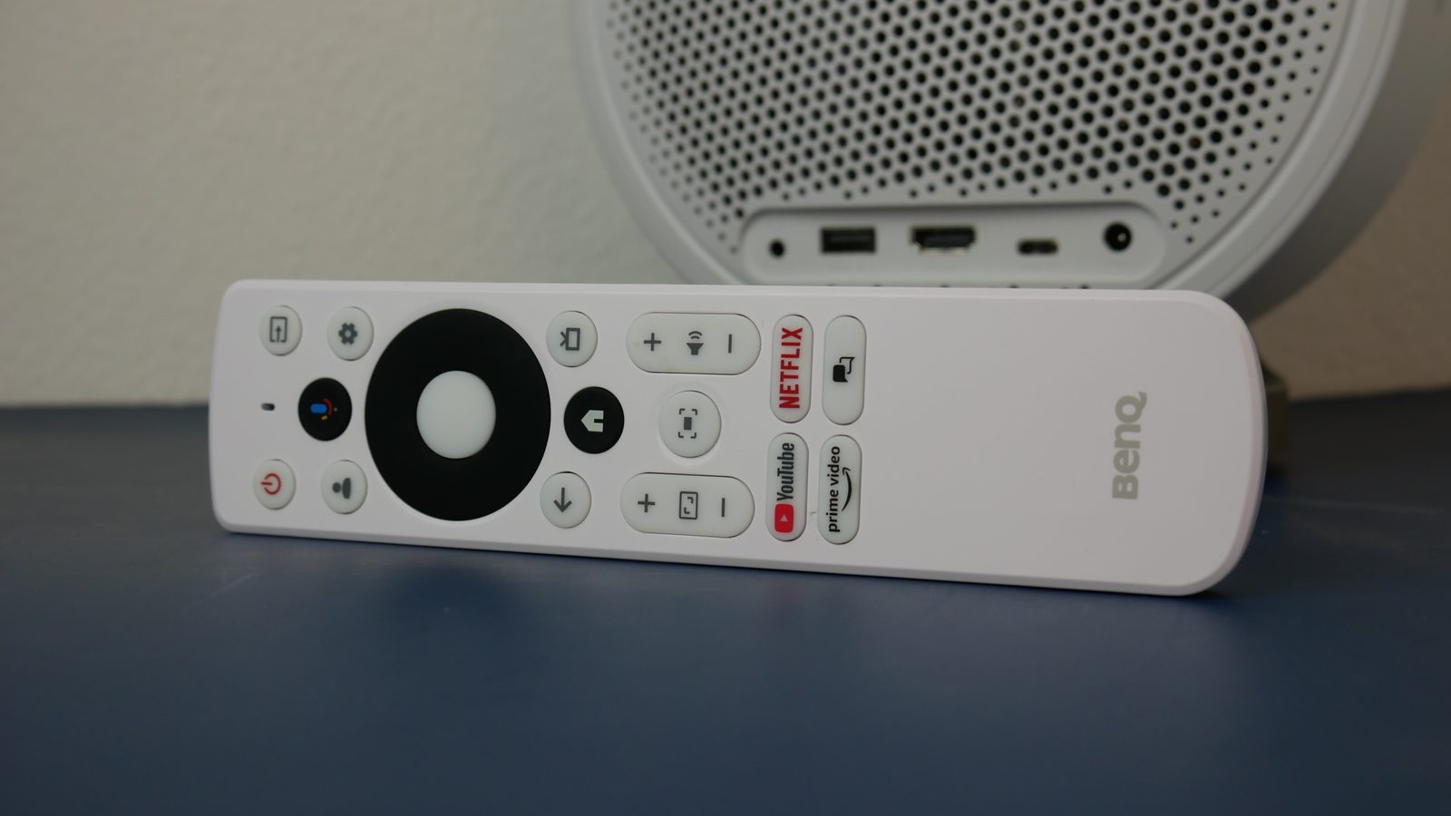Recenze projektoru BenQ GV32: Domácí kino z pohodlí postele