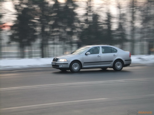 Fujifilm FinePix F300EXR: klame tělem