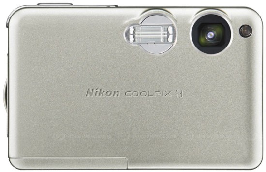 Nikon Coolpix S3 na scéně