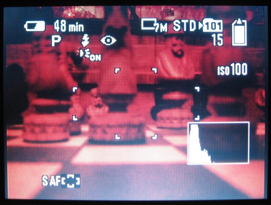 Sony Cyber-shot DSC-P200: Půlkruhová sedmička