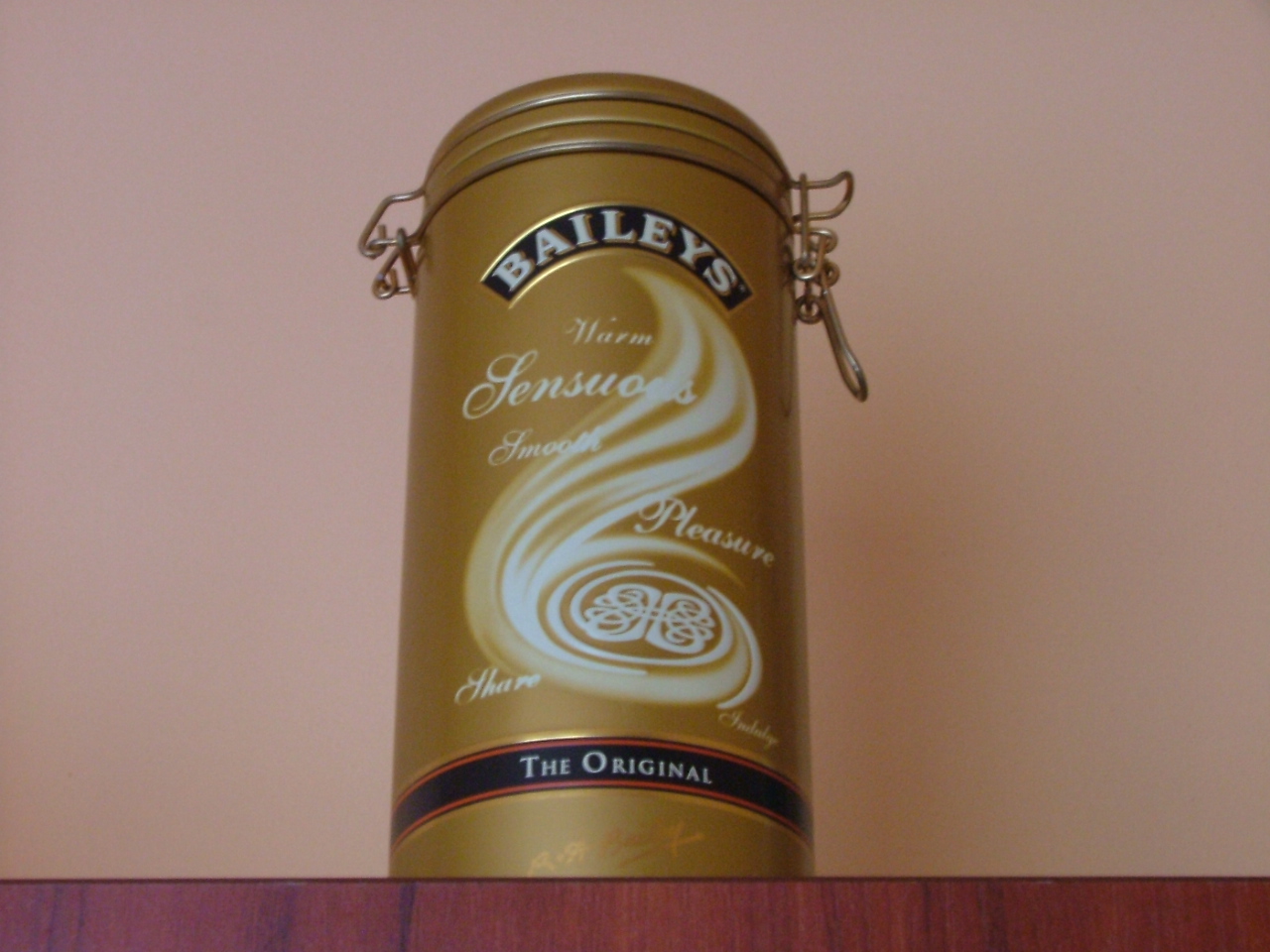 S5000: přitažlivá třímegová EVFka