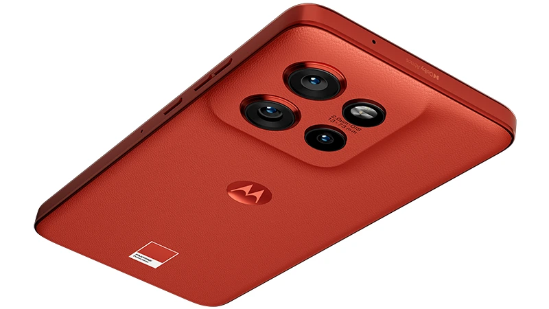 Motorola uvedla telefony edge 50 a kompaktní edge 50 neo se 3 fotoaparáty