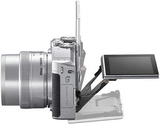 Nikon 1 J5 s vyklopeným displejem