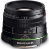 Pentax uvedl pět nových objektivů