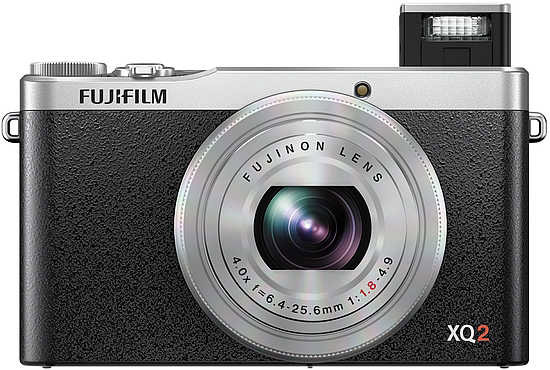 Fujifilm XQ2 s vyklopeným bleskem