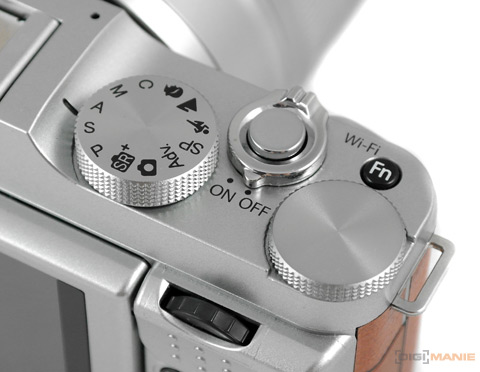 Fujifilm X-M1 horní ovládací prvky