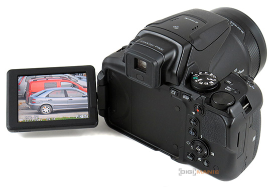 Nikon Coolpix P900 výklopný displej