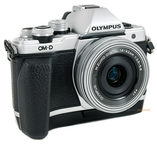 Olympus OM-D E-M10 Mark II s gripem