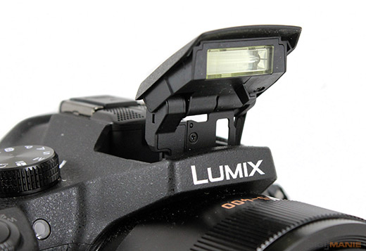 Panasonic Lumix FZ1000 blesk