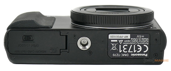 Panasonic Lumix TZ70 spodní strana