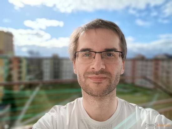 Realme 9 Pro+ portrét selfie F0,95