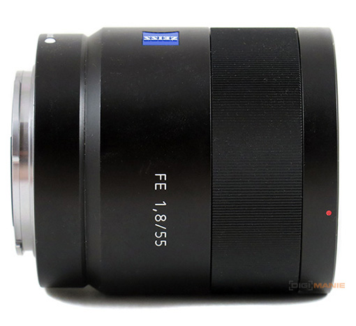 Sony Carl Zeiss Sonnar FE 55mm F1.8 boční strana