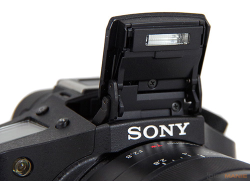 Sony Cyber-shot RX10 II blesk