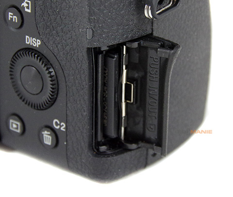 Sony Cyber-shot RX10 II SDXC slot