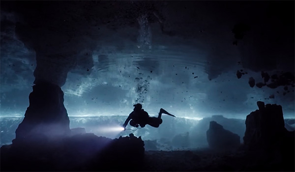 Potápeč v jeskyni El Toh